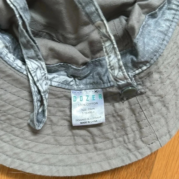 Dozer Hawaiian Print Boys Bucket Hat in Ryder Gray - Picture 5 of 5